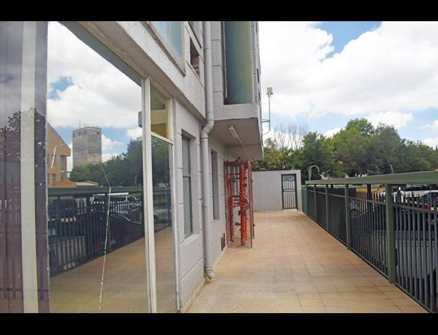 2,030M² OFFICE FOR SALE IN KEMPTON PARK CENTRAL